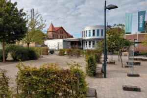 Hansestadt erneuert Spielgeräte und Bolzplätze in den Herbstferien