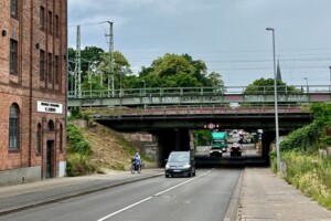 Bahn beginnt Brückenerneuerung – Neue Verkehrsführung im Osten der Stadt ab 1. Juli